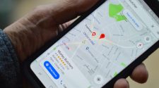 Usuario utilizando Google Maps